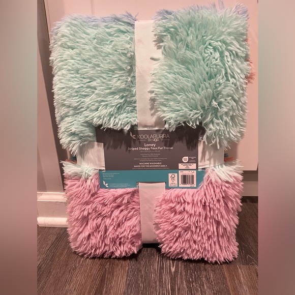 🆕Koolaburra by Ugg Laney Striped Shaggy Faux Fur Throw - Picture 4 of 4